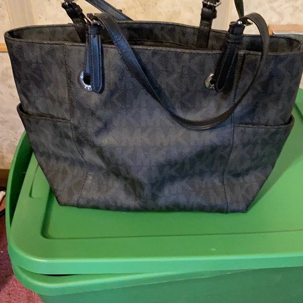 Michel Kors bag - Picture 2 of 3